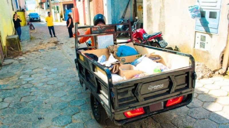 São Sebastião testa moto elétrica adaptada para coleta de lixo em ruas de difícil acesso