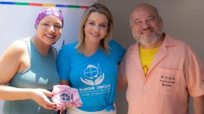 Fundo Social doa turbantes e colares para projeto ‘Mãos que Acolhem’