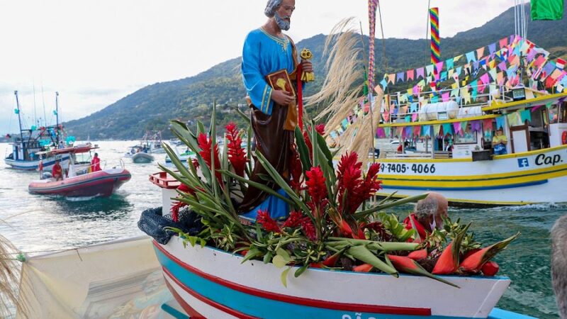 Tradicional procissão marítima de São Pedro Pescador reúne 35 embarcações