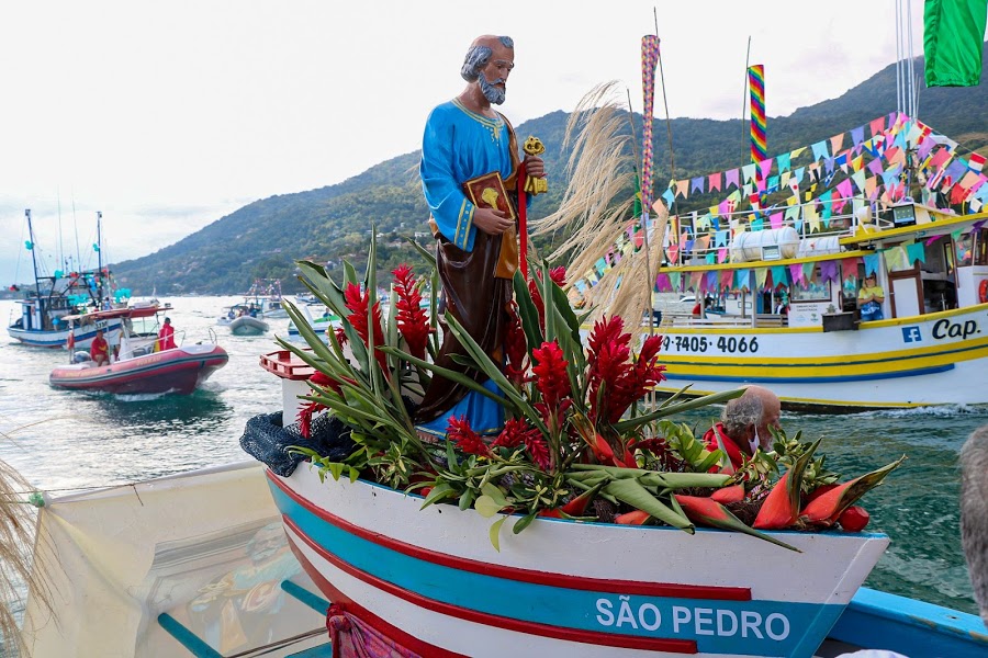Tradicional procissão marítima de São Pedro Pescador reúne 35 embarcações