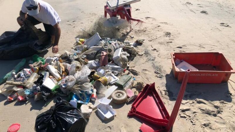 Prefeitura de Caraguatatuba faz ação ambiental na Ilha do Tamanduá e retira 60 quilos de lixo