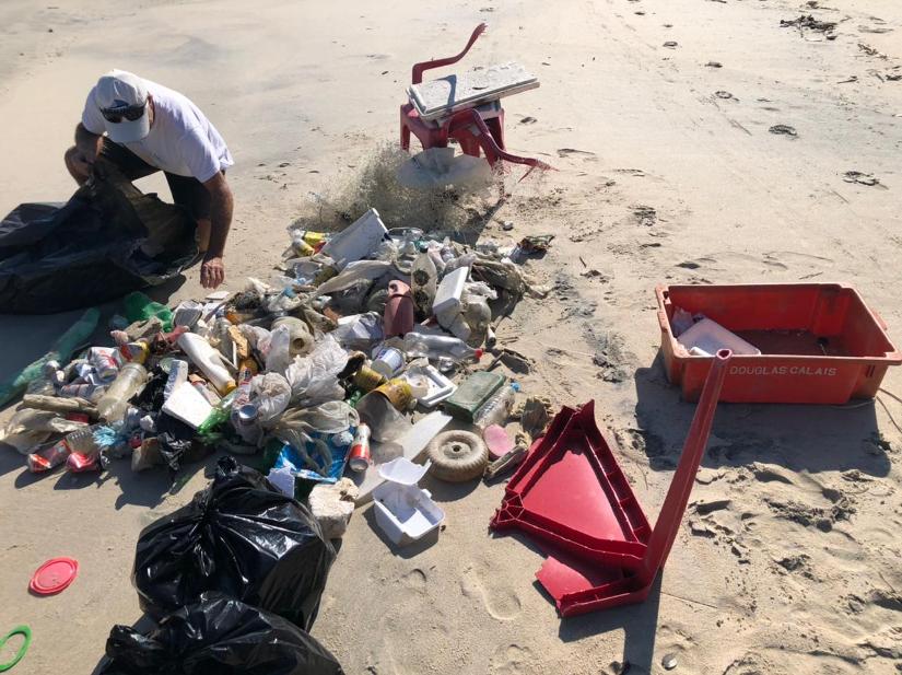 Prefeitura de Caraguatatuba faz ação ambiental na Ilha do Tamanduá e retira 60 quilos de lixo