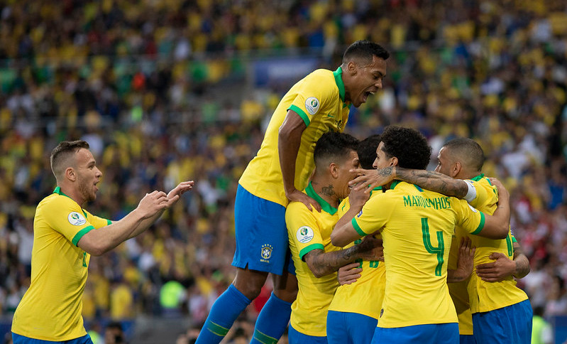 Brasil vence o Peru com facilidade e amplia recorde nas eliminatórias