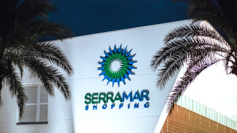 Serramar Shopping comemora 10 anos com show de Prêmios