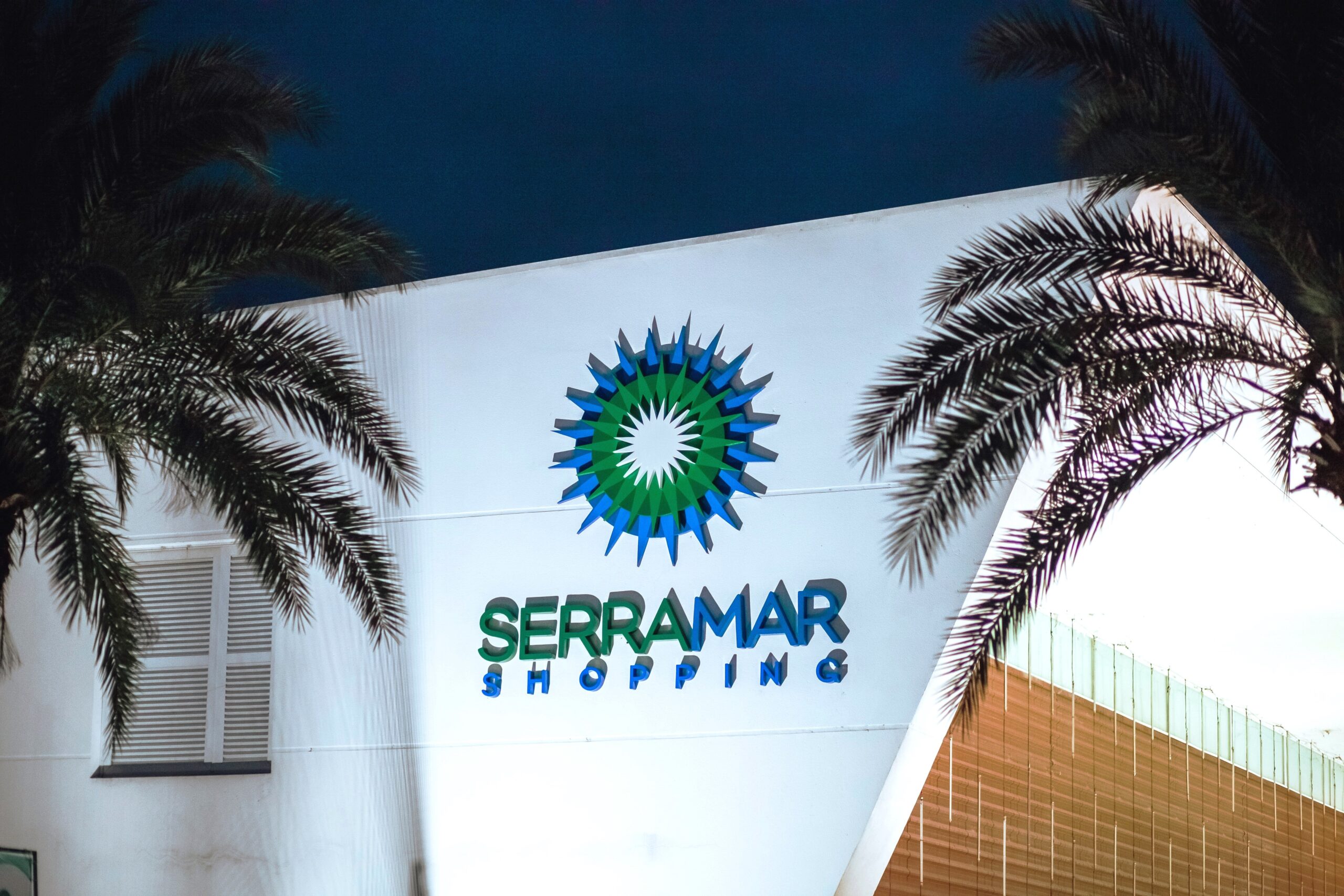 Serramar Shopping comemora 10 anos com show de Prêmios