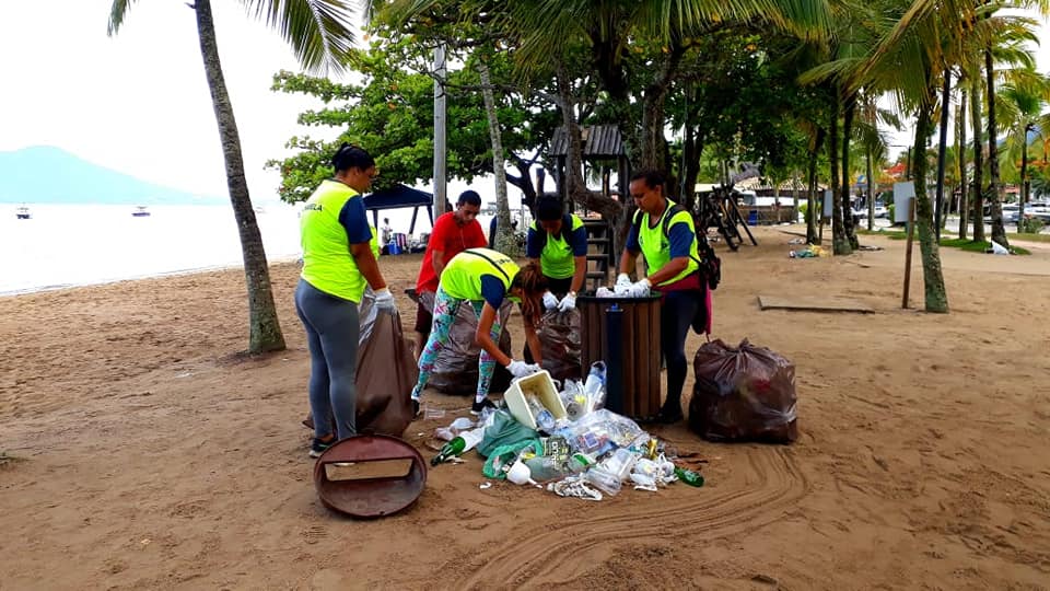 Limpeza das praias e ruas pós-réveillon é destaque em Ilhabela