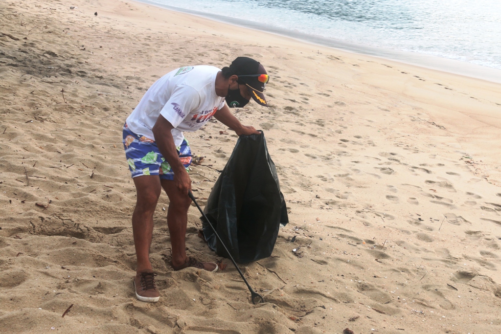 Cerca de 700 kg de lixo são recolhidos em ação de limpeza de rios, praias e costeiras em Caraguatatuba