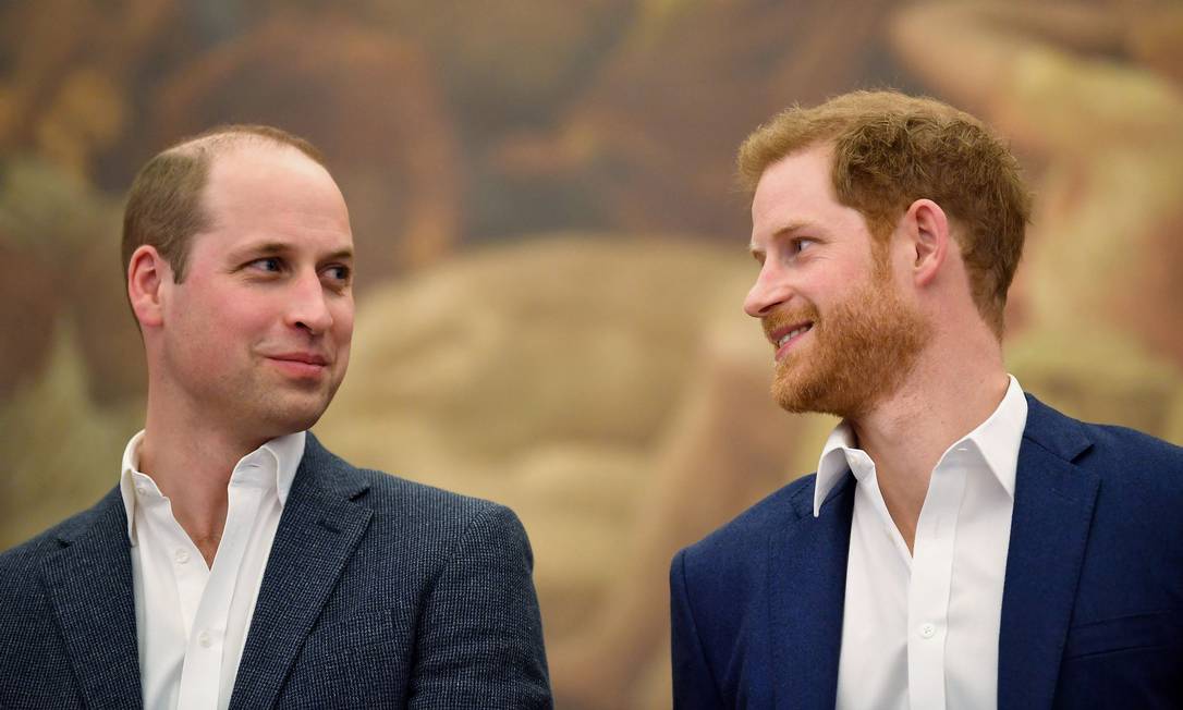 Príncipe William apoia título de rainha para Camilla, mas Harry ainda mantém silêncio