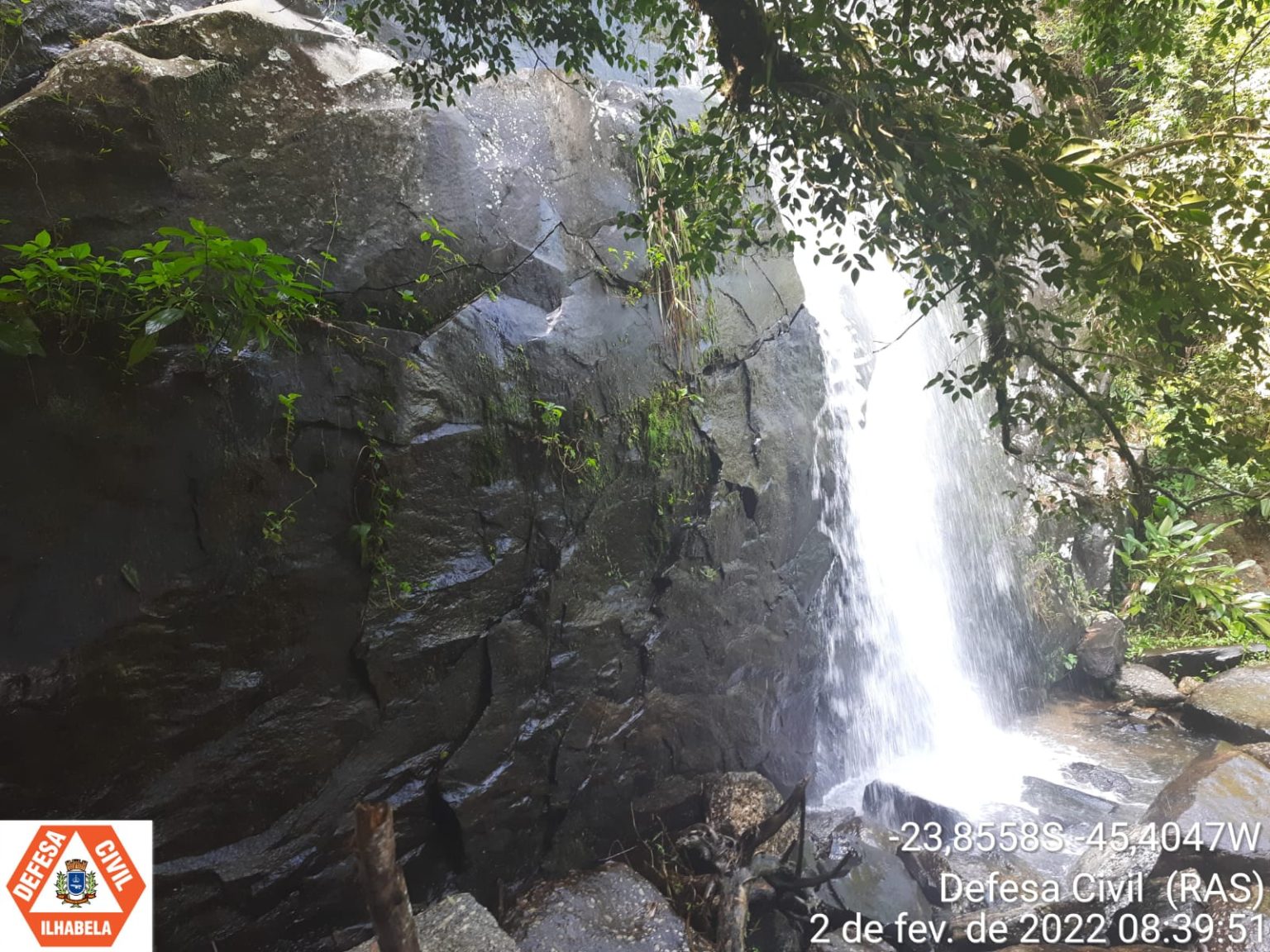 Em Ilhabela, última queda da Cachoeira Três Tombos ficará interditada por tempo indeterminado