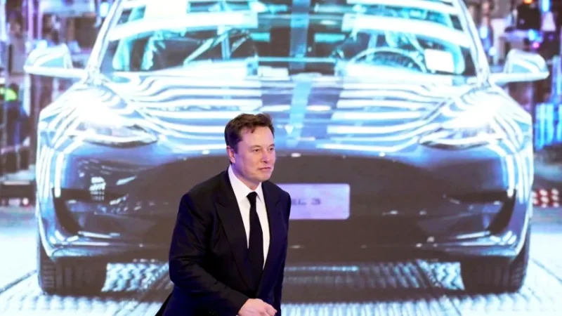 TESLA QUER CORTAR 10% DOS EMPREGOS, MUSK ESTA PESSIMISTA