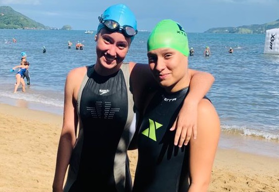 Jovens nadadoras de São Sebastião conquistam destaque em Competições de Águas Abertas