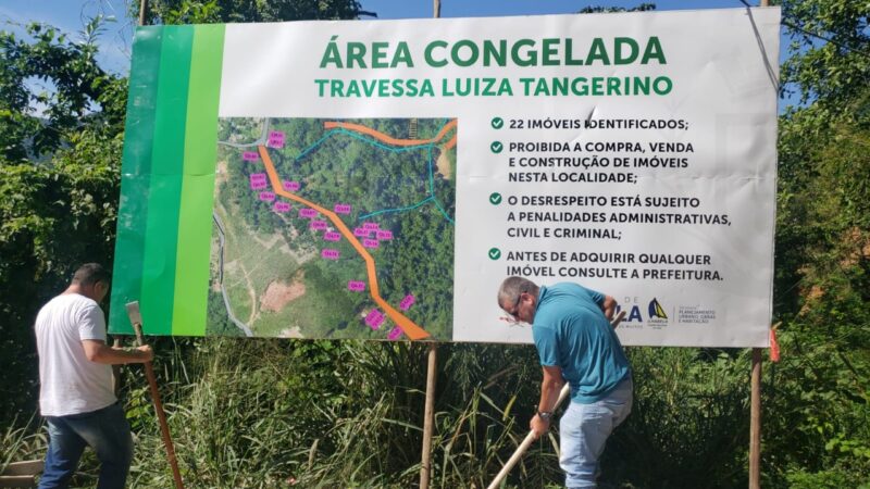 Foram instaladas planas informativas sobre áreas congeladas em Ilhabela