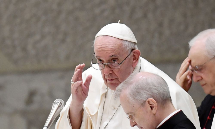 Papa Francisco projeta renúncia