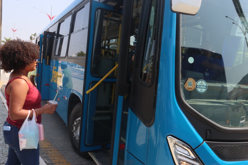 Prefeitura de Caraguatatuba desobriga uso de máscara em transporte público e outros estabelecimentos