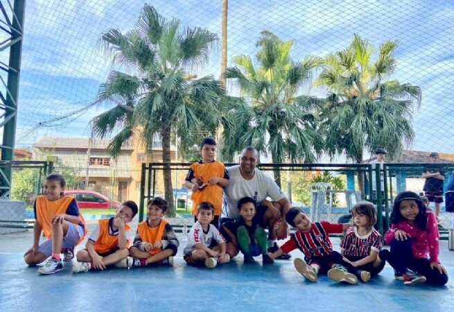 Escolinhas esportivas para crianças nos CAEs (Centro de Apoio Educacionais)