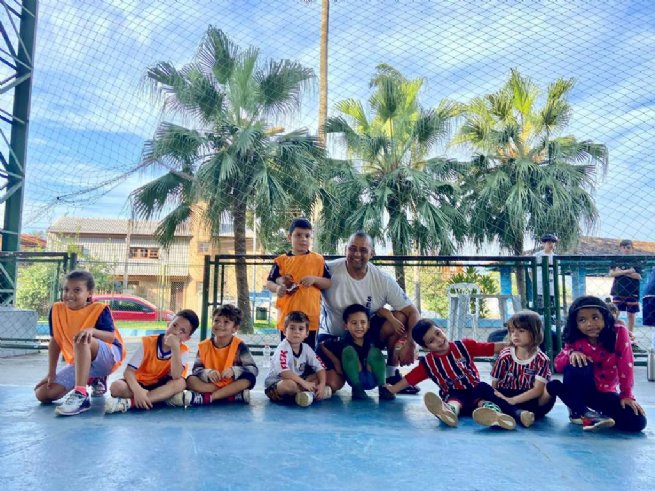 Escolinhas esportivas para crianças nos CAEs (Centro de Apoio Educacionais)