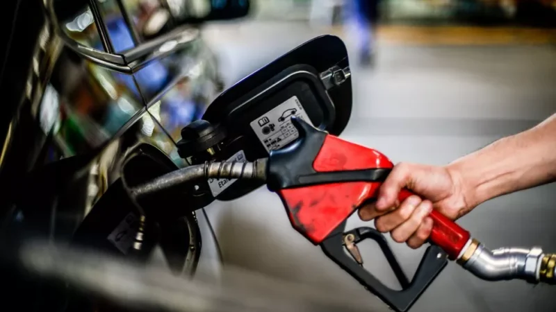 Após 15 quedas consecutivas o preço da gasolina subiu novamente
