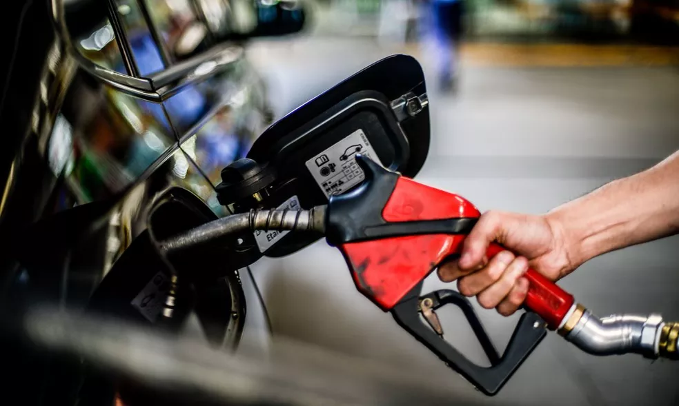 Após 15 quedas consecutivas o preço da gasolina subiu novamente