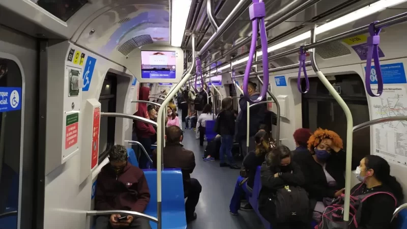São Paulo retoma obrigatoriedade do uso de máscara no transporte público