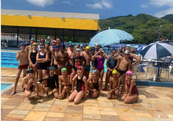 Festival de Nado Livre une famílias através da natação no CAE do Pontal