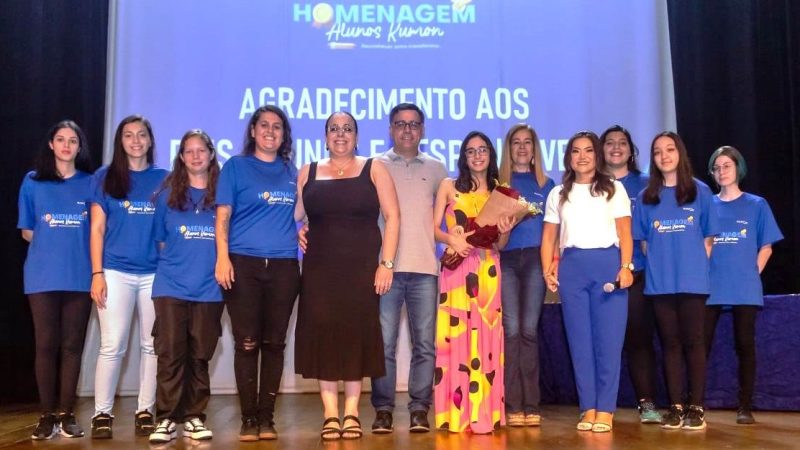 Alunos do Kumon recebem homenagem no Teatro Municipal