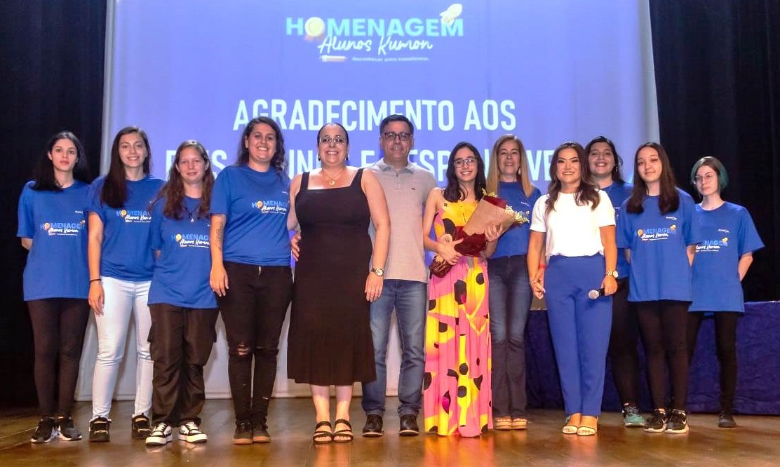 Alunos do Kumon recebem homenagem no Teatro Municipal
