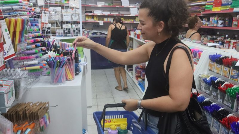 Procon de Caraguatatuba recomenda pesquisa na compra do material escolar
