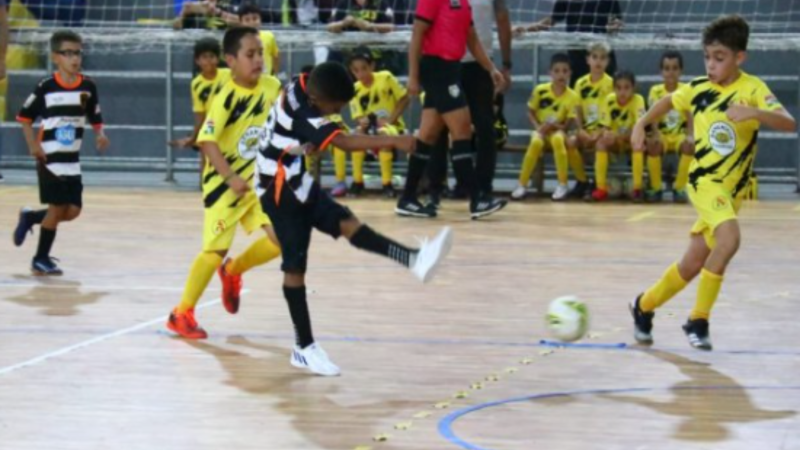 Quartas de finais da Copa Kids de Futsal ocorrem neste sábado na ‘Arena Topolândia’