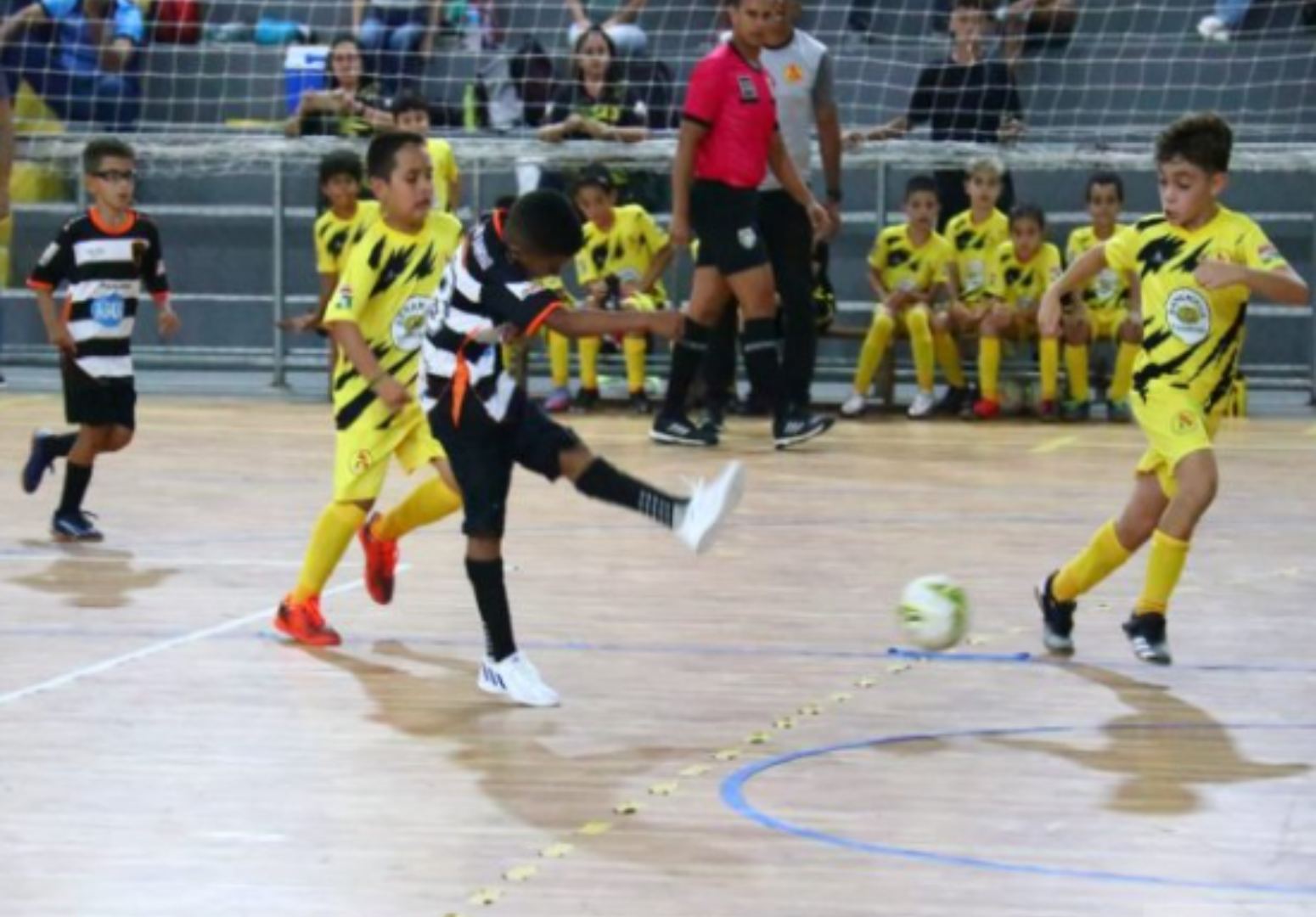 Quartas de finais da Copa Kids de Futsal ocorrem neste sábado na ‘Arena Topolândia’