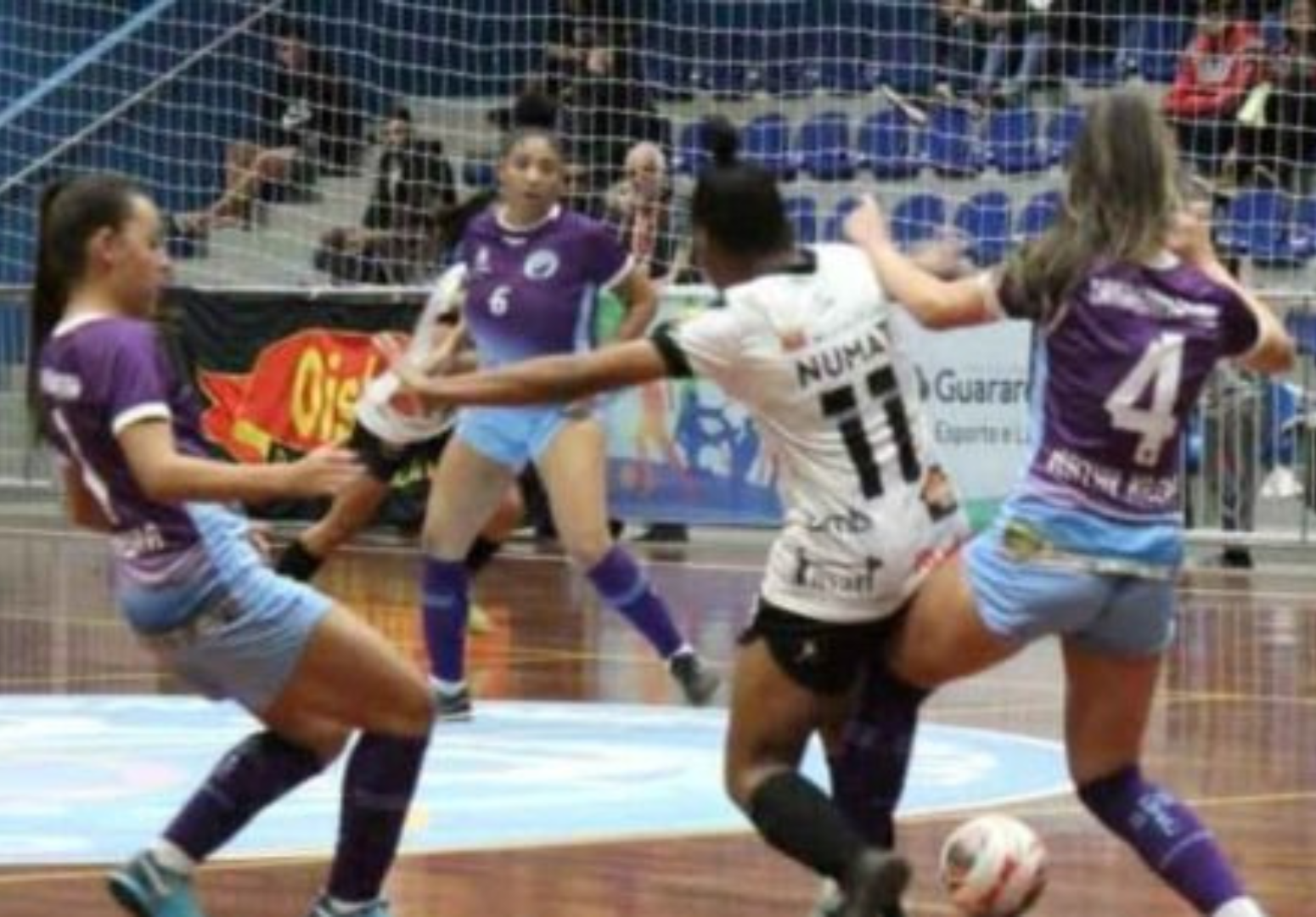 Futsal feminino é atração em Caraguatatuba