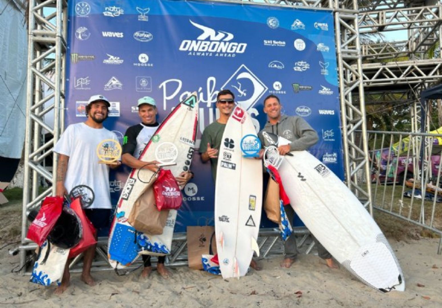Surfe de Alto Nível e Campeões Incríveis no Inesquecível Paúba Super Tubos em São Sebastião!
