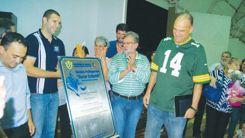 Relembre a inauguração do ginásio Oscar Schmidt