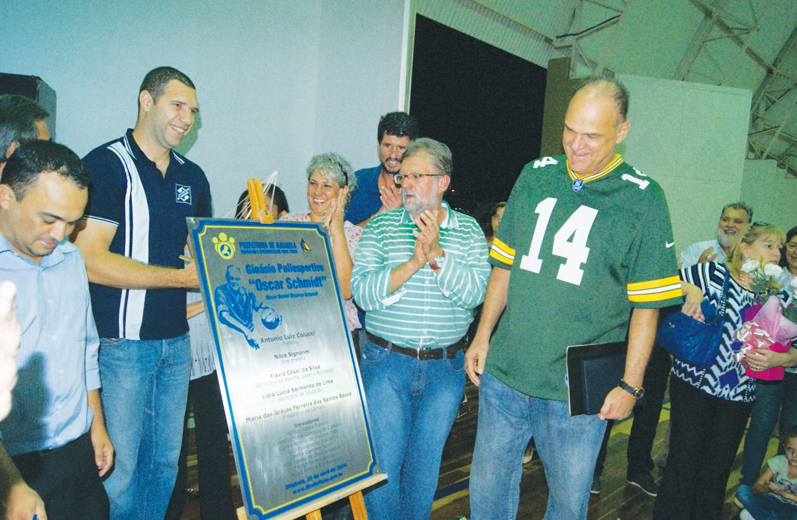 Relembre a inauguração do ginásio Oscar Schmidt