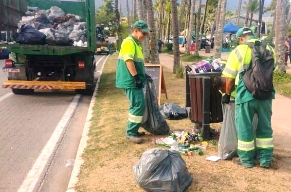 Prefeitura retira mais de cinco toneladas de lixo no pós-Réveillon em Ilhabela