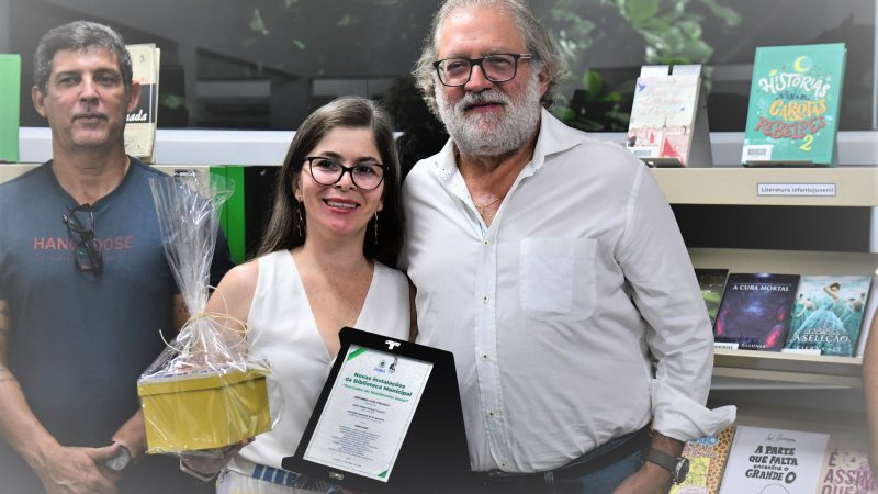 Toninho Colucci entrega novas instalações da Biblioteca Armação em Ilhabela