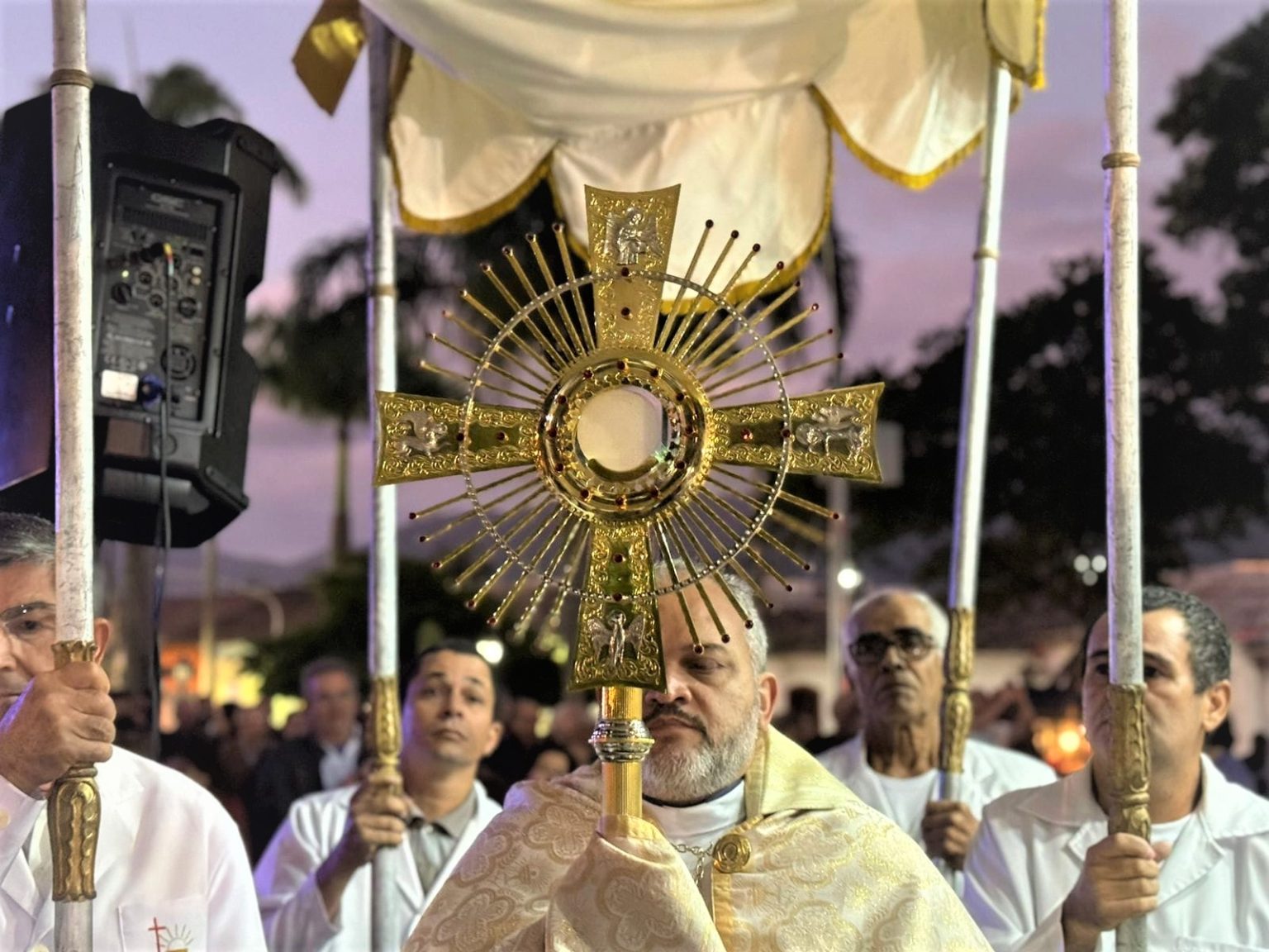 Saiba o significado do feriado de Corpus Christi - Revista Celebridades
