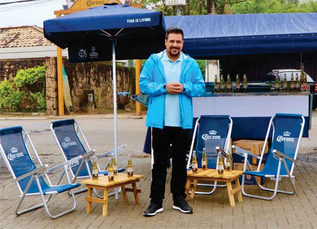Prefeito Felipe Augusto fez a entrega dos novos carrinhos padronizados para os ambulantes licenciados da cidade