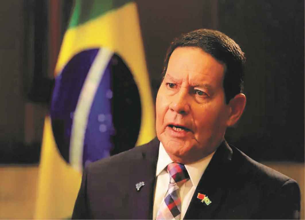 Mourão diz que Bolsonaro é vítima de perseguição política