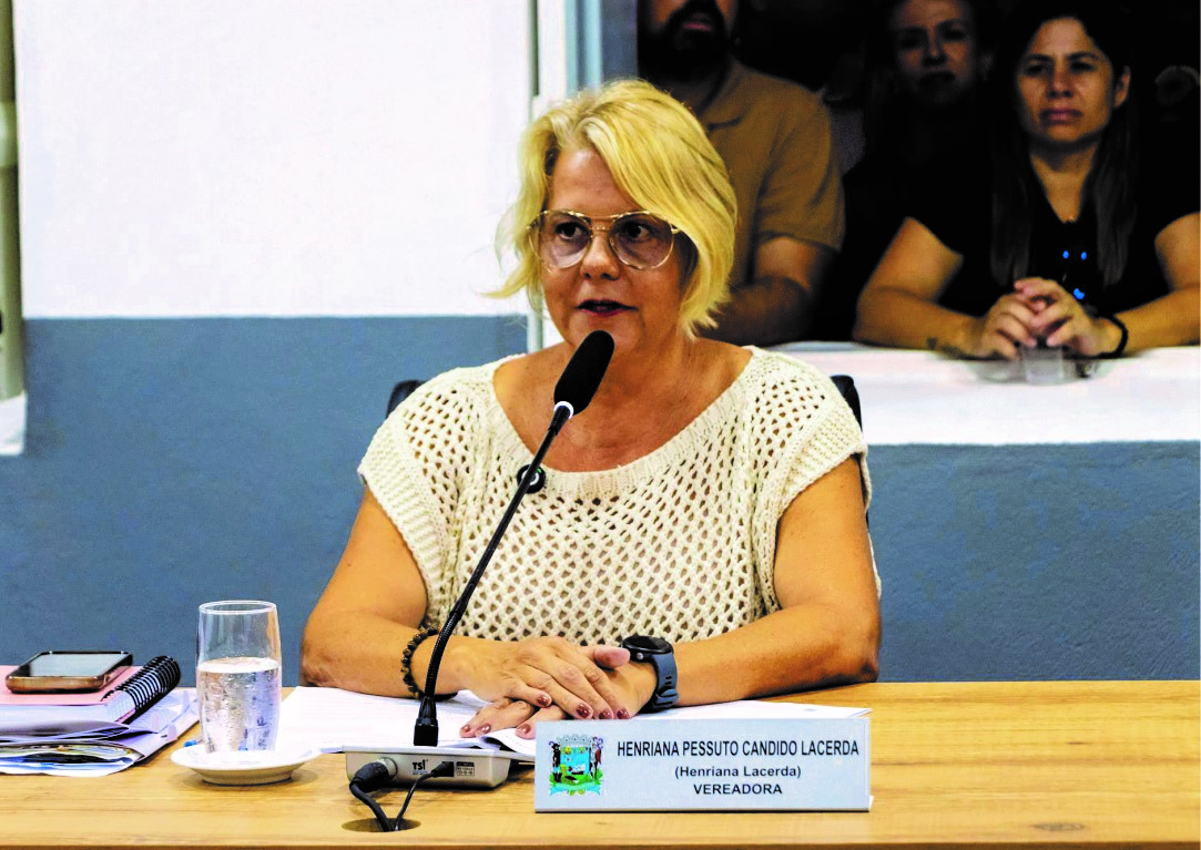 Vereadora questiona irregularidades em obra de ciclofaixa e pede a suspensão de pagamentos