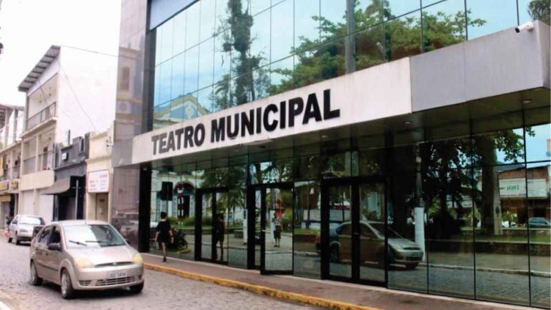 Educação inicia ano letivo com aula inaugural no Teatro Municipal