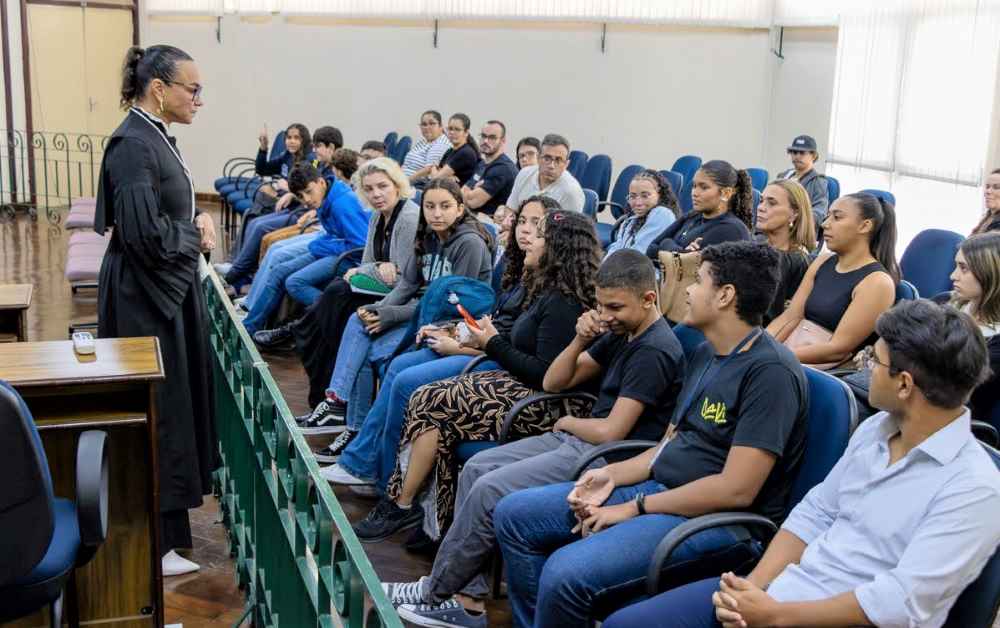 Parlamento Jovem realiza etapa formativa sobre o sistema de Justiça em São Sebastião