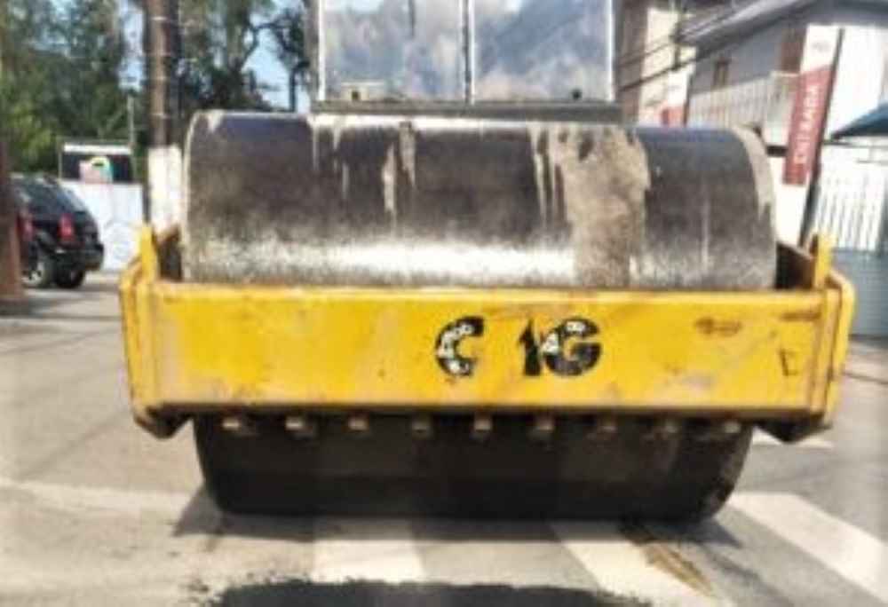 São Sebastião: Megaoperação tapa-buraco na Estrada do Cascalho, em Boiçucanga