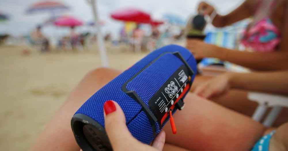 Fiscalização redobrada sobre uso de caixas com som excessivo nas praias