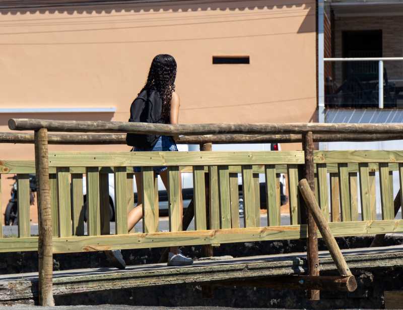 Reconstrução de corrimãos de passarelas no córrego Mãe Isabel, na Topolândia