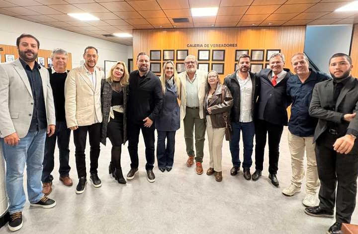 Prefeito Toninho Colucci recebe homenagem da Câmara Municipal de São José dos Campos