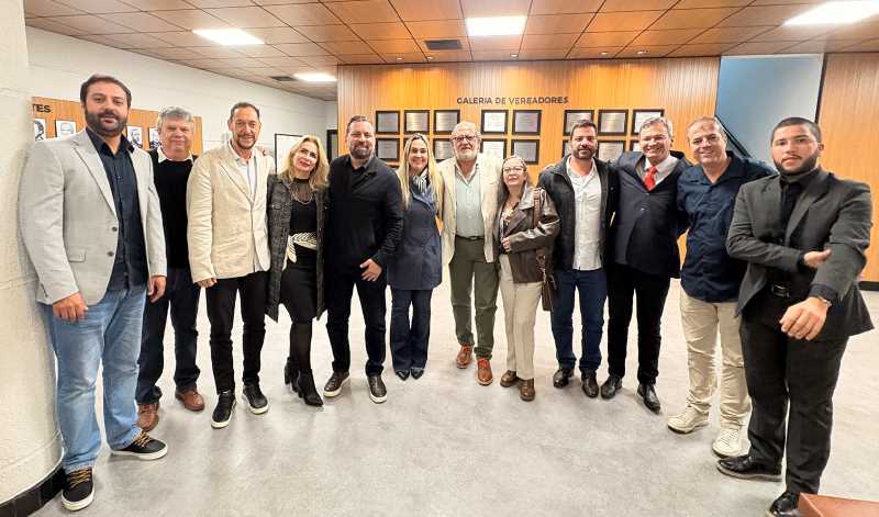 Prefeito Toninho Colucci recebe homenagem da Câmara Municipal de São José dos Campos