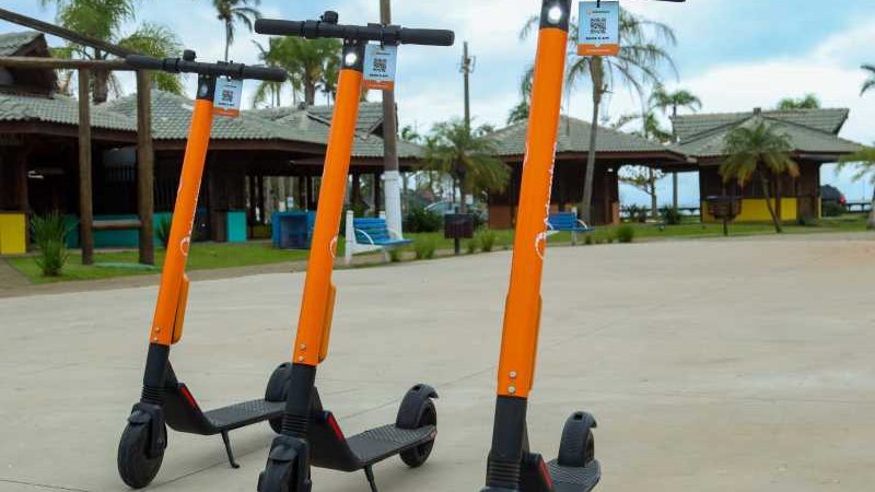 Moradores e turistas ganham nova opção de mobilidade com 250 patinetes elétricos em São Sebastião