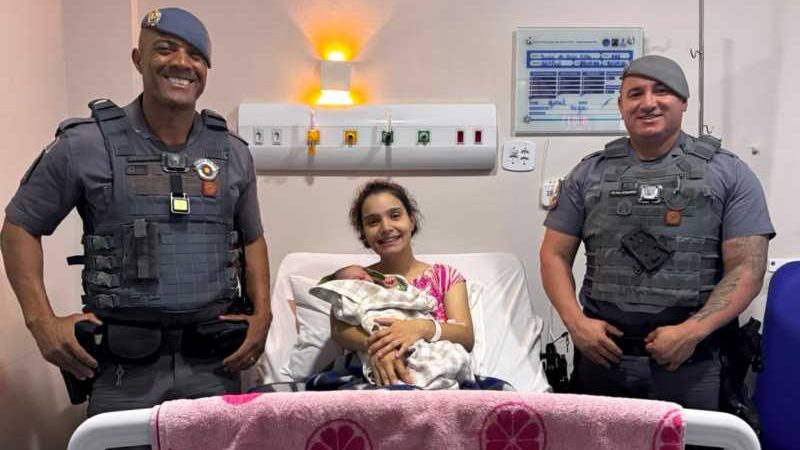 Policiais militares são homenageados na Câmara Municipal de São Sebastião por auxílio a gestante