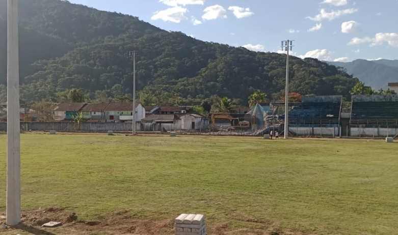 Ubatuba – serviços pendentes no estádio municipal
